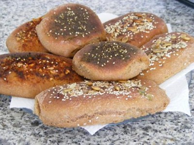 3 עם גרעינים, 2 עם זעתר, 2 עם שום בצל פפריקה