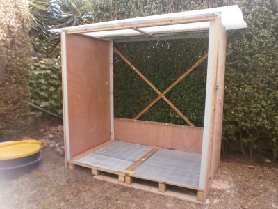 הכלוב במהלך בניה