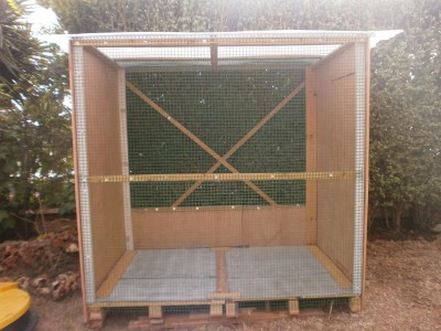 הכלוב במהלך בניה