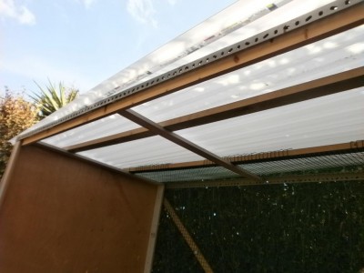 הכלוב במהלך בניה